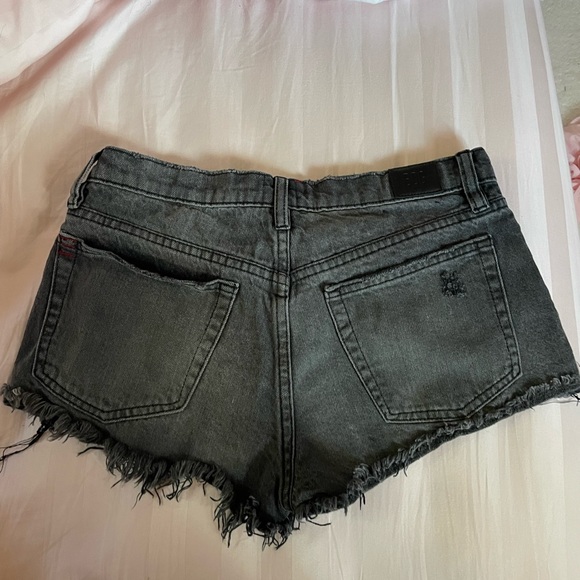 Urban Outfitters BDG Mid Rise denim shorts - Picture 3 of 3